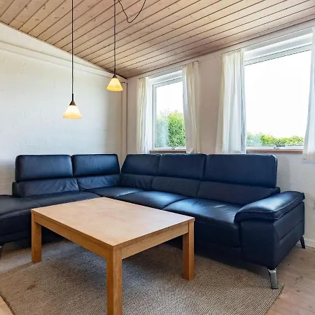 Apartment Iv *